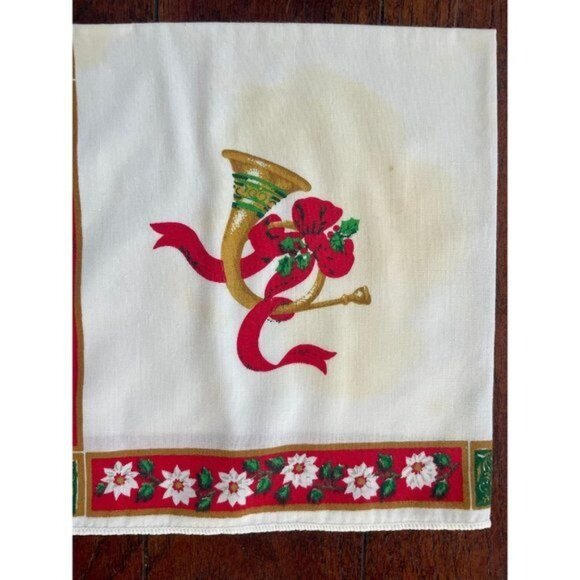 Vintage Christmas Napkins or Doillies set of 8 in red and green with Golden horn - Picture 9 of 10